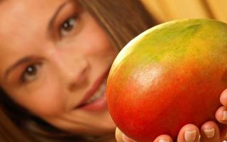 Як їсти манго - зі шкіркою чи без?